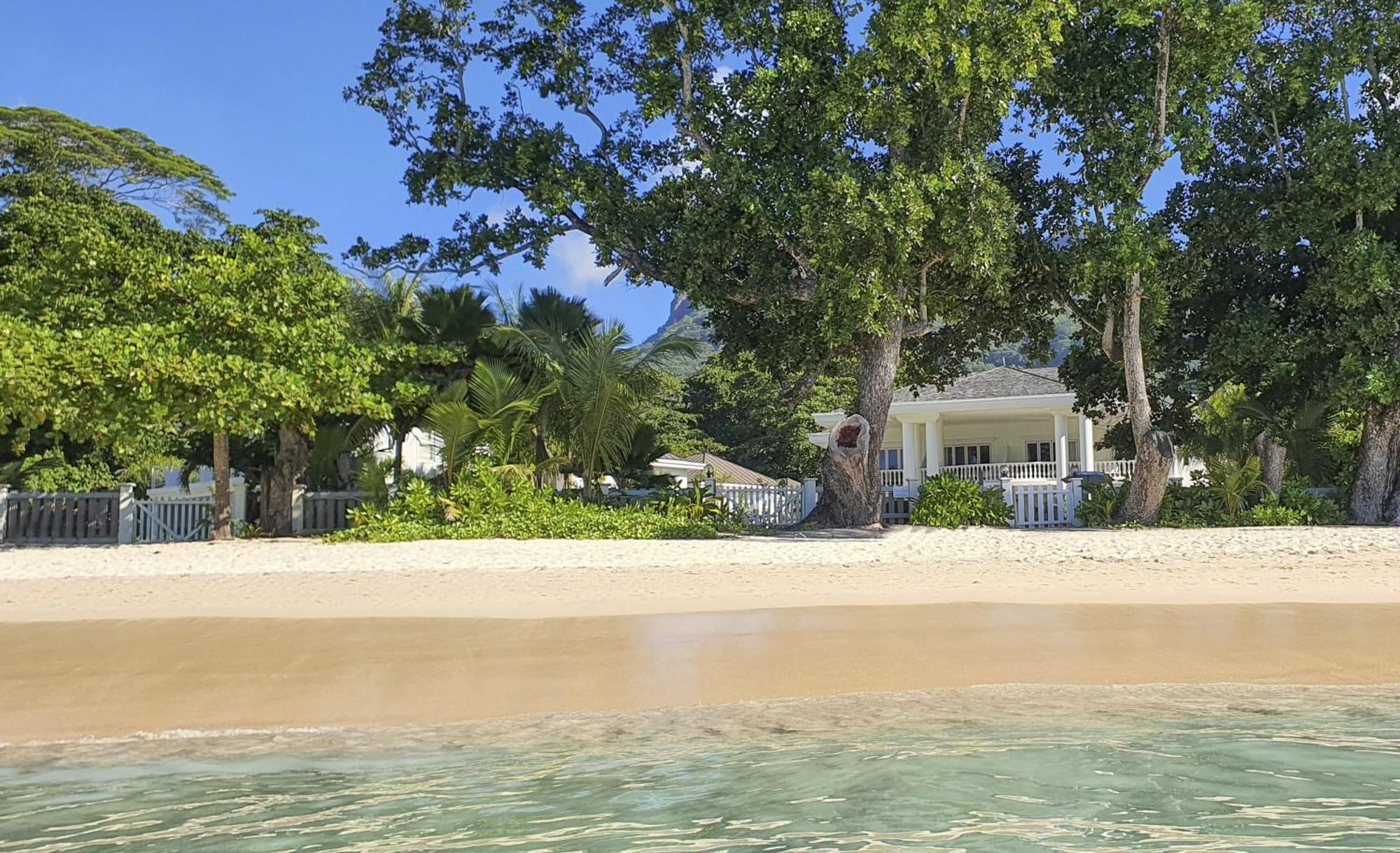 Villa Mimi Beachfront Beau Vallon Exterior photo